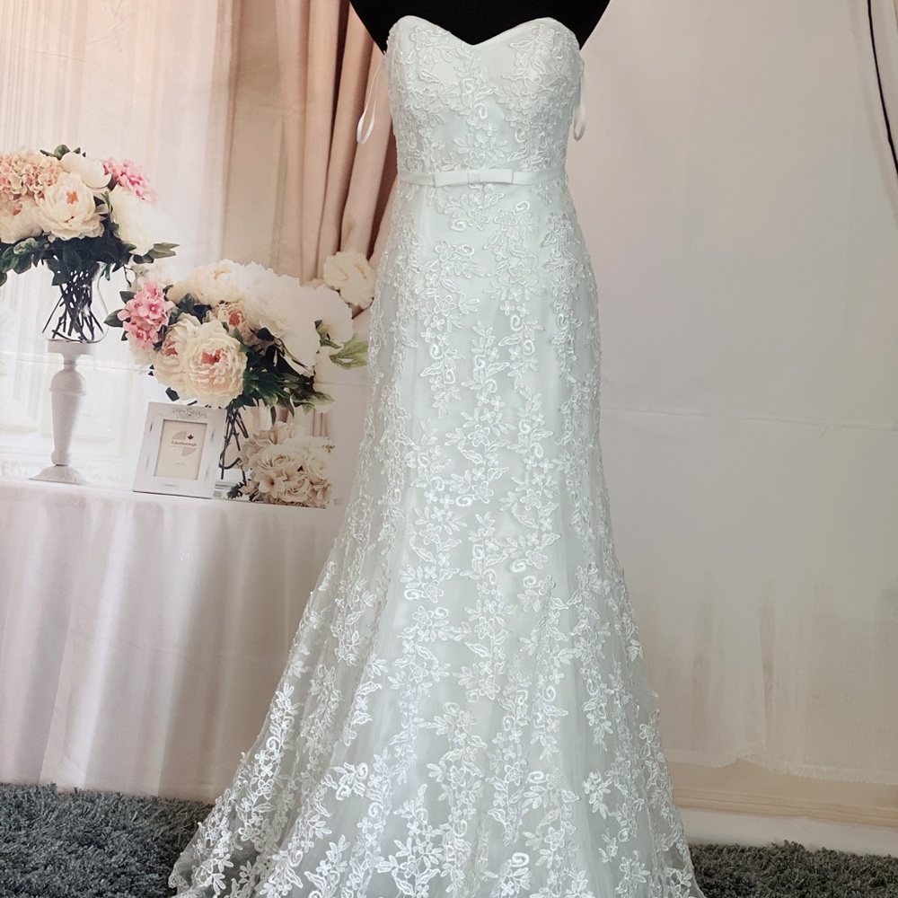 Lace mermaid wedding dress, size 0-4